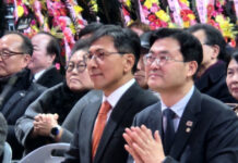 여성단체 “성폭력 가해자 안희정, 공적·정치 활동 중단하라”